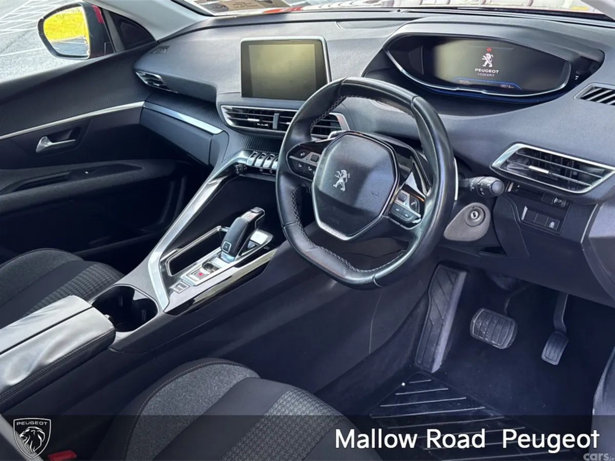 Peugeot 3008 MPV, Petrol, 2018, Red