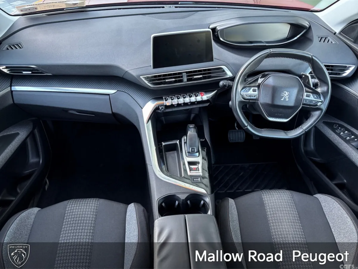Peugeot 3008 MPV, Petrol, 2018, Red