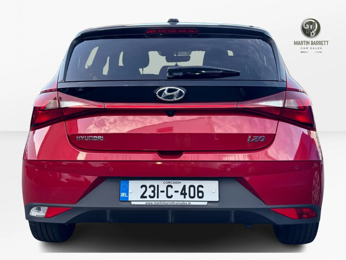 Hyundai i20 Hatchback, Petrol, 2023, Red