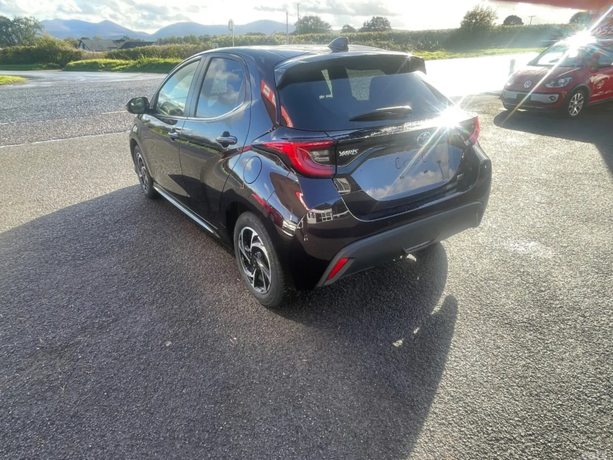Toyota Yaris Hatchback, Petrol Hybrid, 2021, Purple