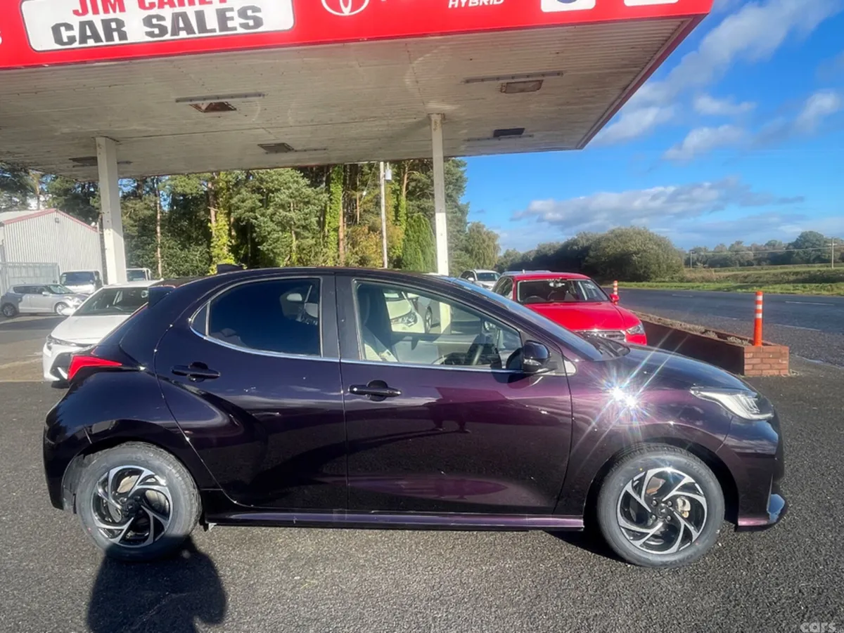 Toyota Yaris Hatchback, Petrol Hybrid, 2021, Purple