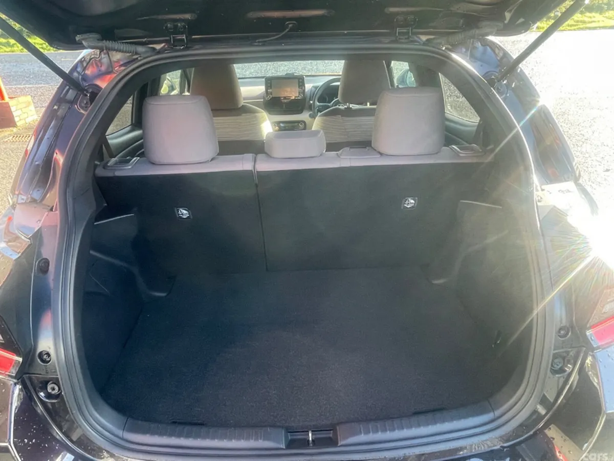 Toyota Yaris Hatchback, Petrol Hybrid, 2021, Purple