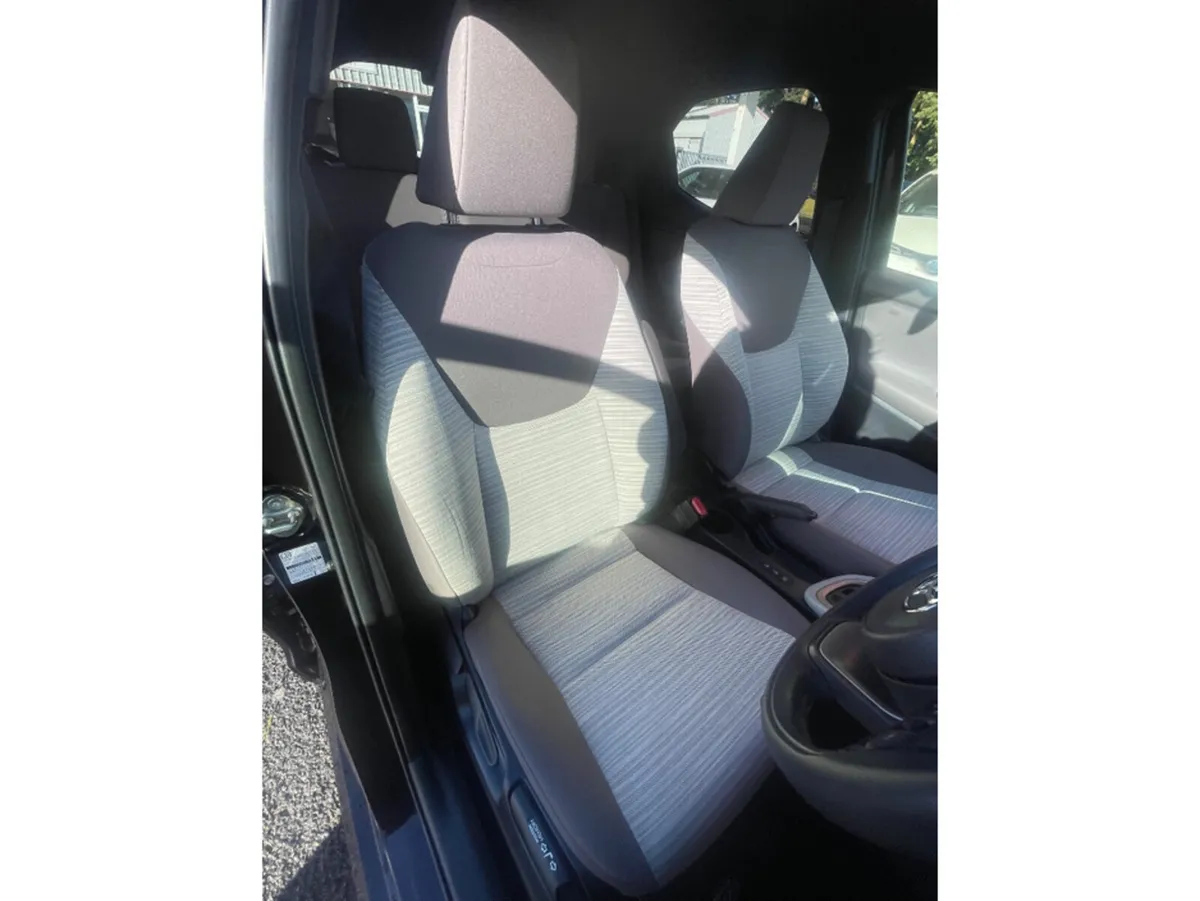 Toyota Yaris Hatchback, Petrol Hybrid, 2021, Purple