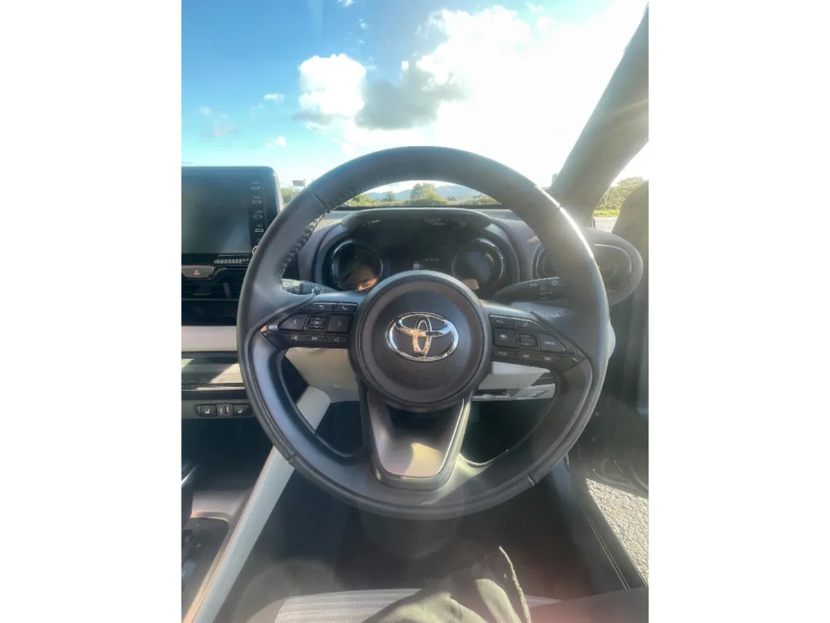 Toyota Yaris Hatchback, Petrol Hybrid, 2021, Purple
