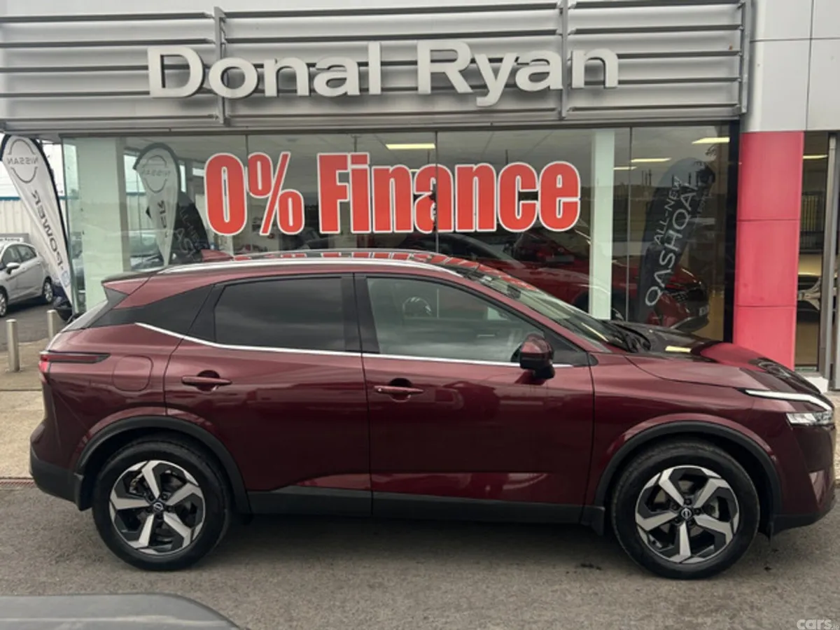 Nissan Qashqai MPV, Petrol, 2024, Red