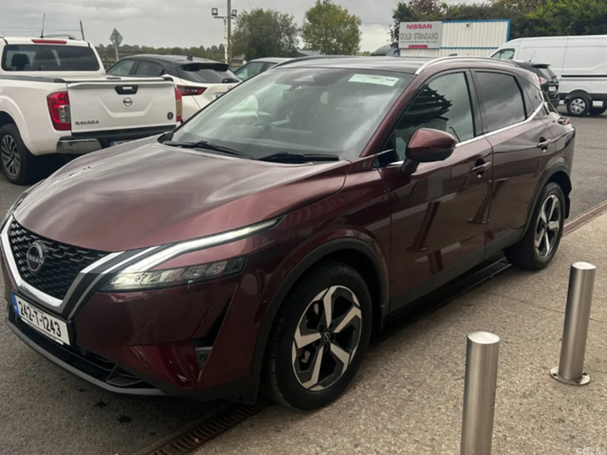 Nissan Qashqai MPV, Petrol, 2024, Red