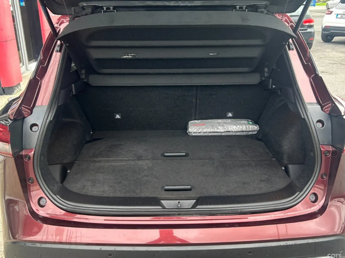 Nissan Qashqai MPV, Petrol, 2024, Red