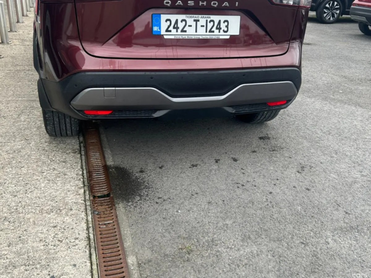 Nissan Qashqai MPV, Petrol, 2024, Red