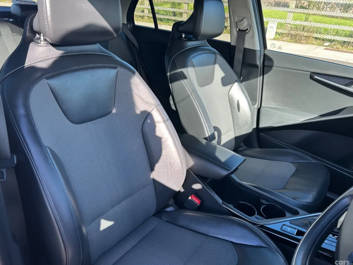 Kia Niro SUV, Petrol Hybrid, 2023, Black