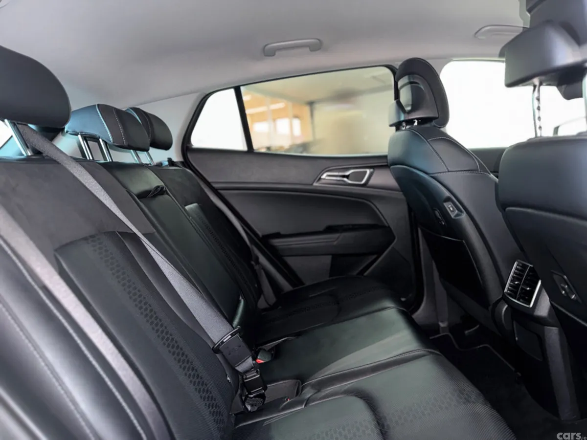Kia Sportage MPV, Diesel Hybrid, 2026, Red