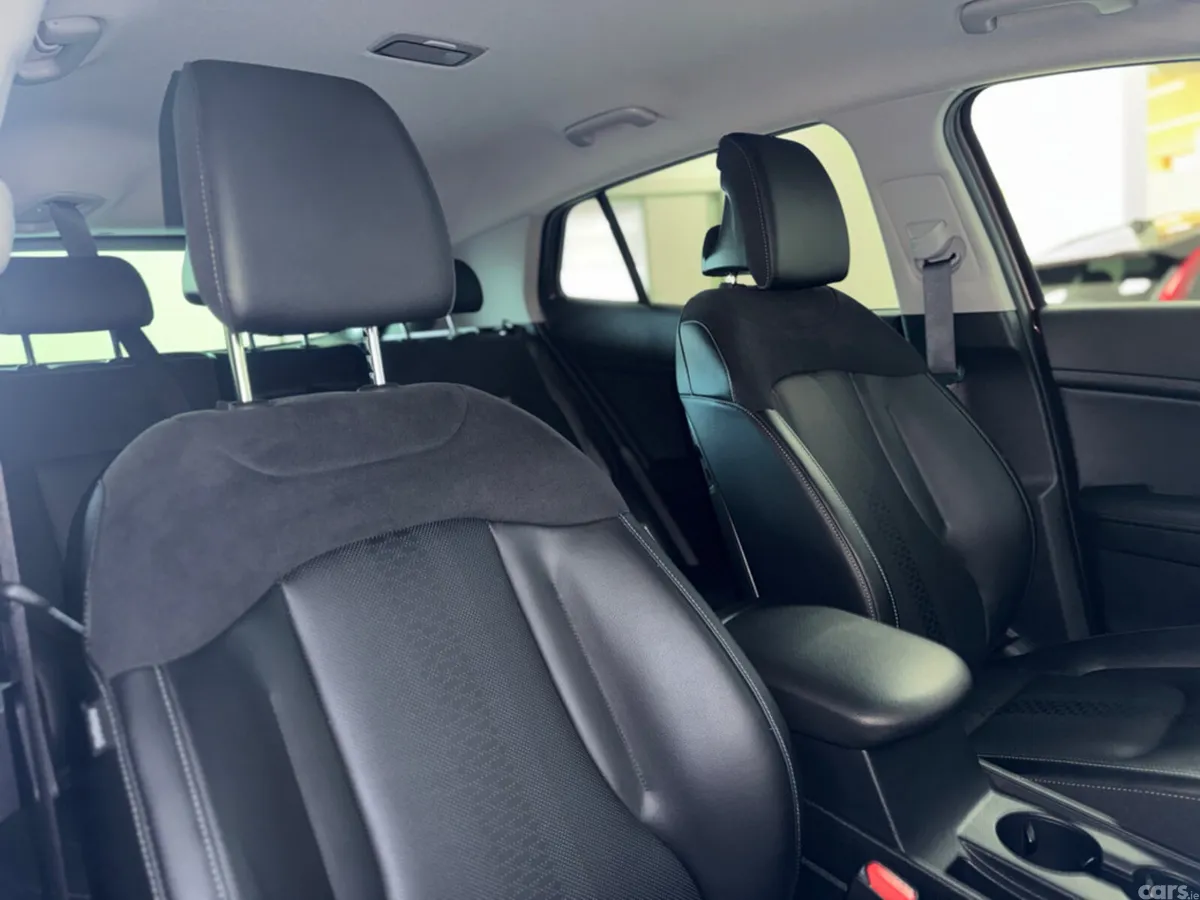 Kia Sportage MPV, Diesel Hybrid, 2026, Red