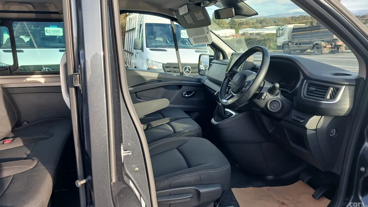 Renault Trafic MPV, Diesel, 2025, Grey