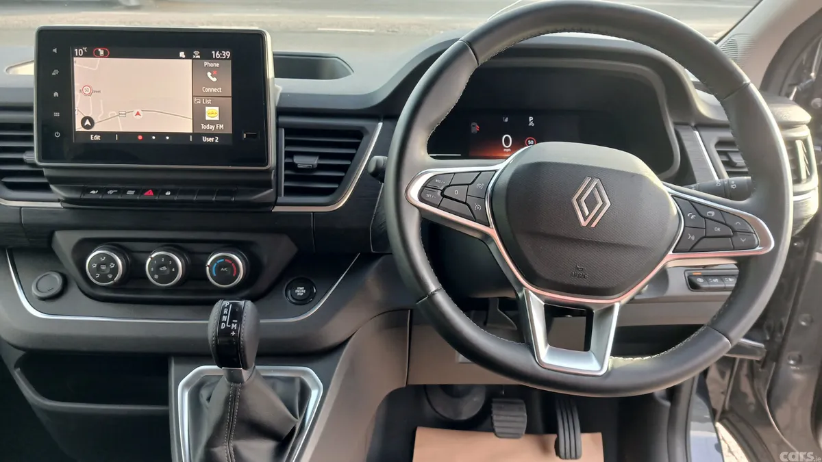 Renault Trafic MPV, Diesel, 2025, Grey