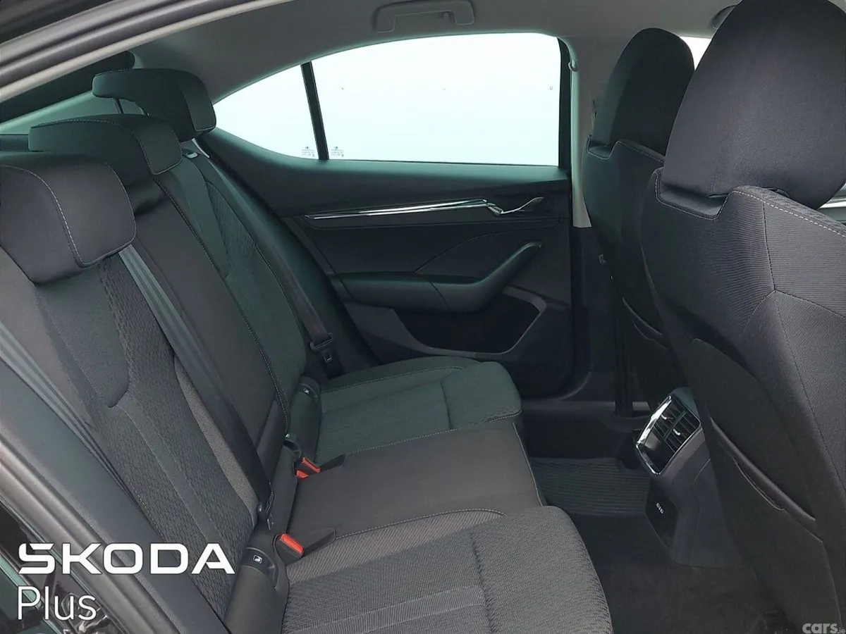 Skoda Octavia Saloon, Diesel, 2024, Black