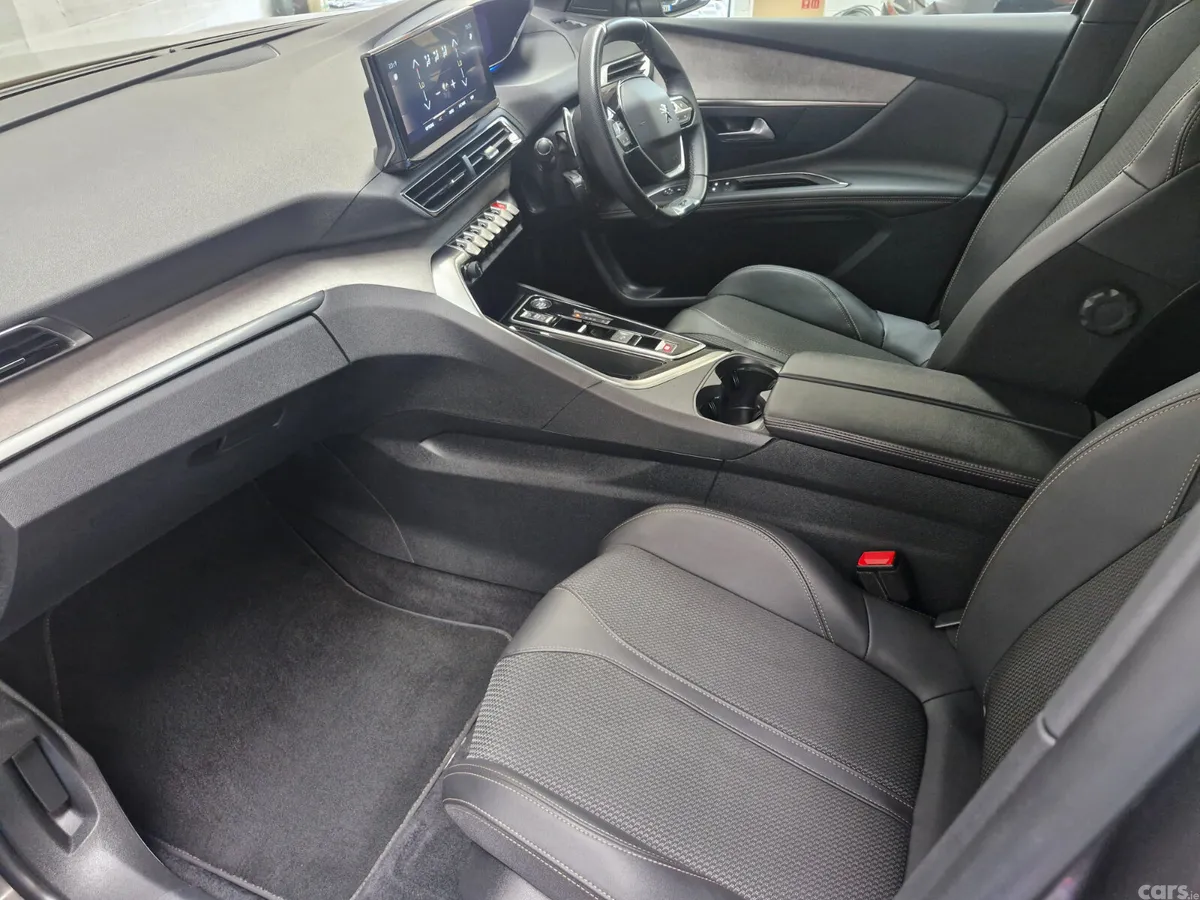 Peugeot 3008 MPV, Diesel, 2024, Grey