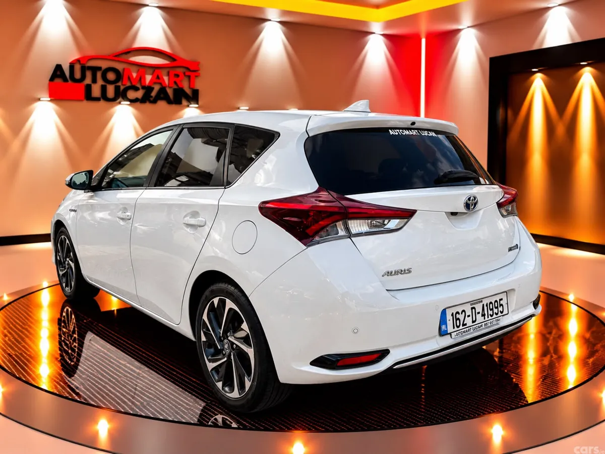 Toyota Auris Hatchback, Petrol Hybrid, 2016, White