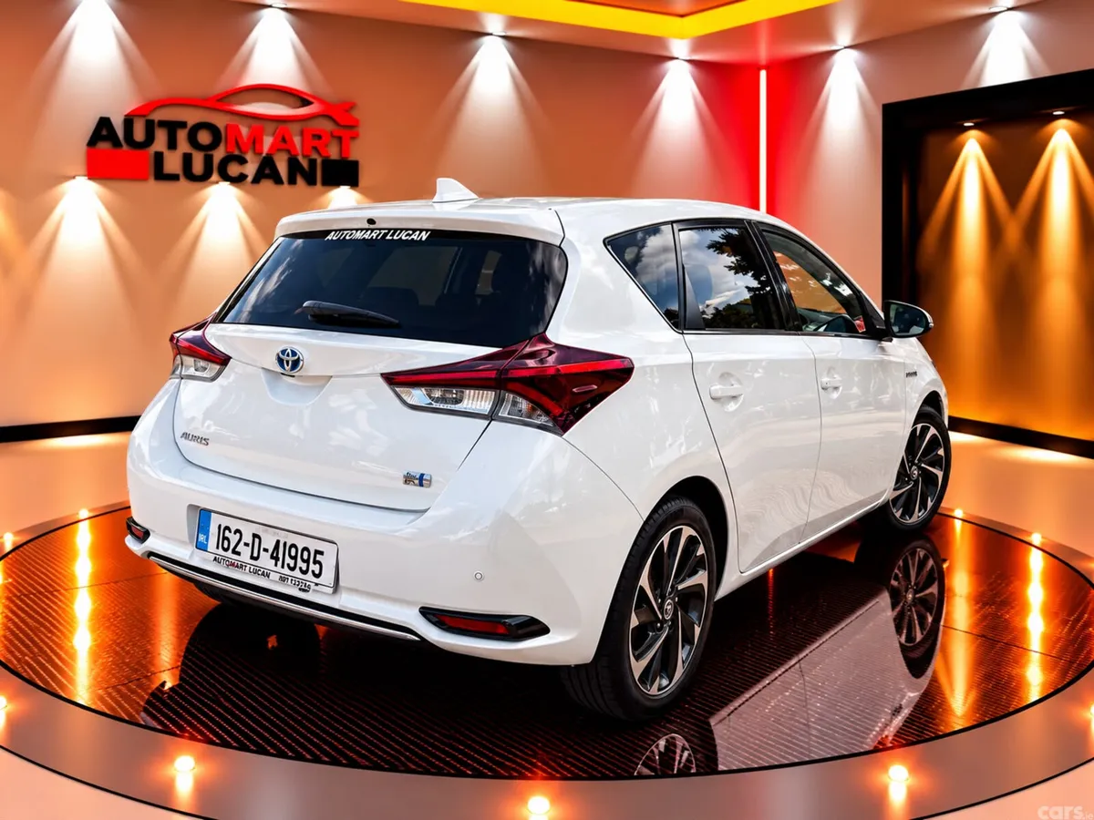 Toyota Auris Hatchback, Petrol Hybrid, 2016, White