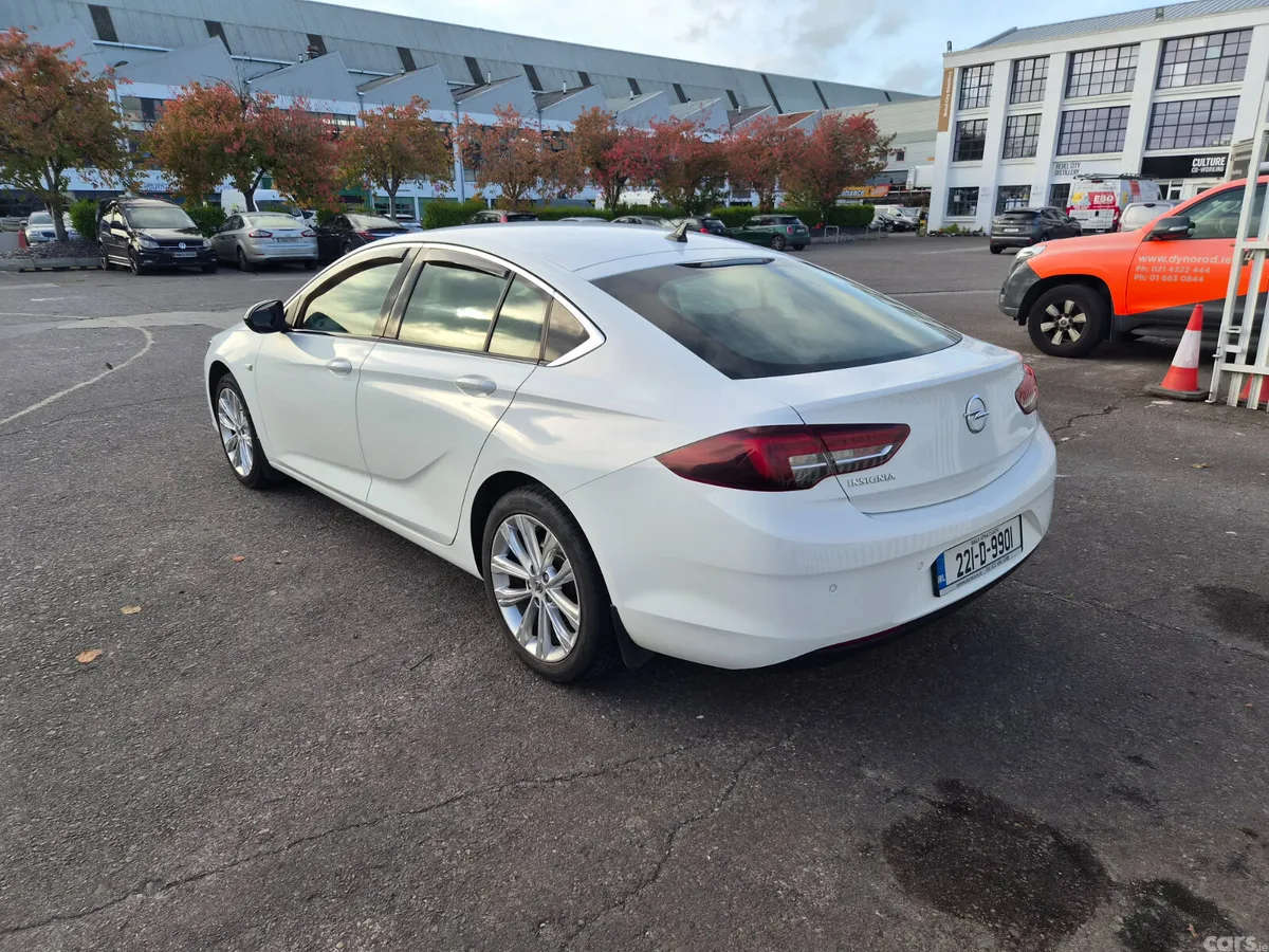 Opel Insignia Hatchback, Diesel, 2022, White
