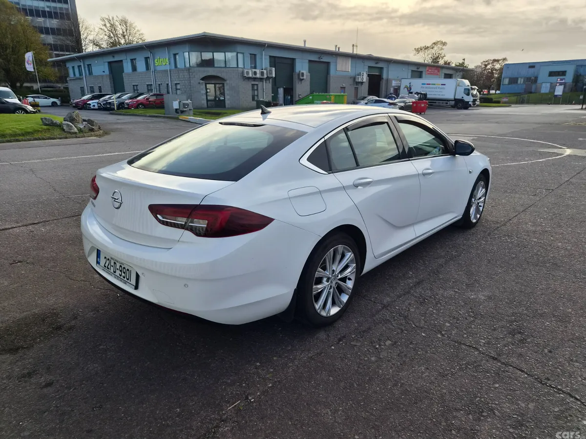 Opel Insignia Hatchback, Diesel, 2022, White