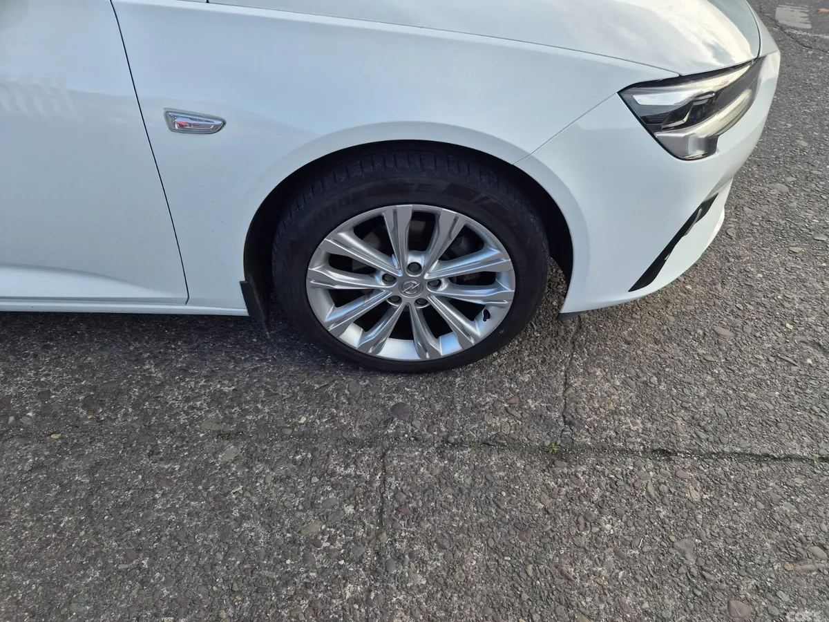 Opel Insignia Hatchback, Diesel, 2022, White