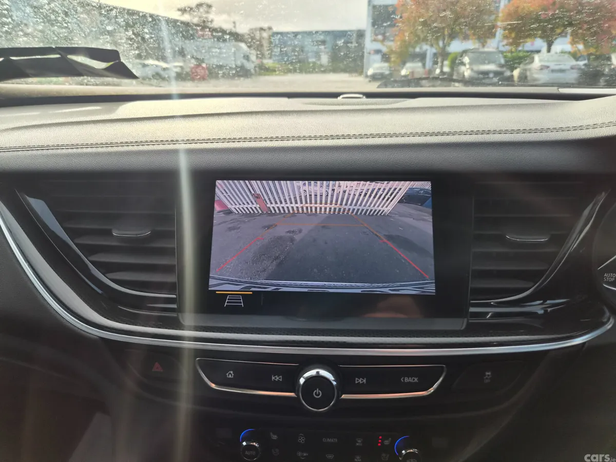 Opel Insignia Hatchback, Diesel, 2022, White