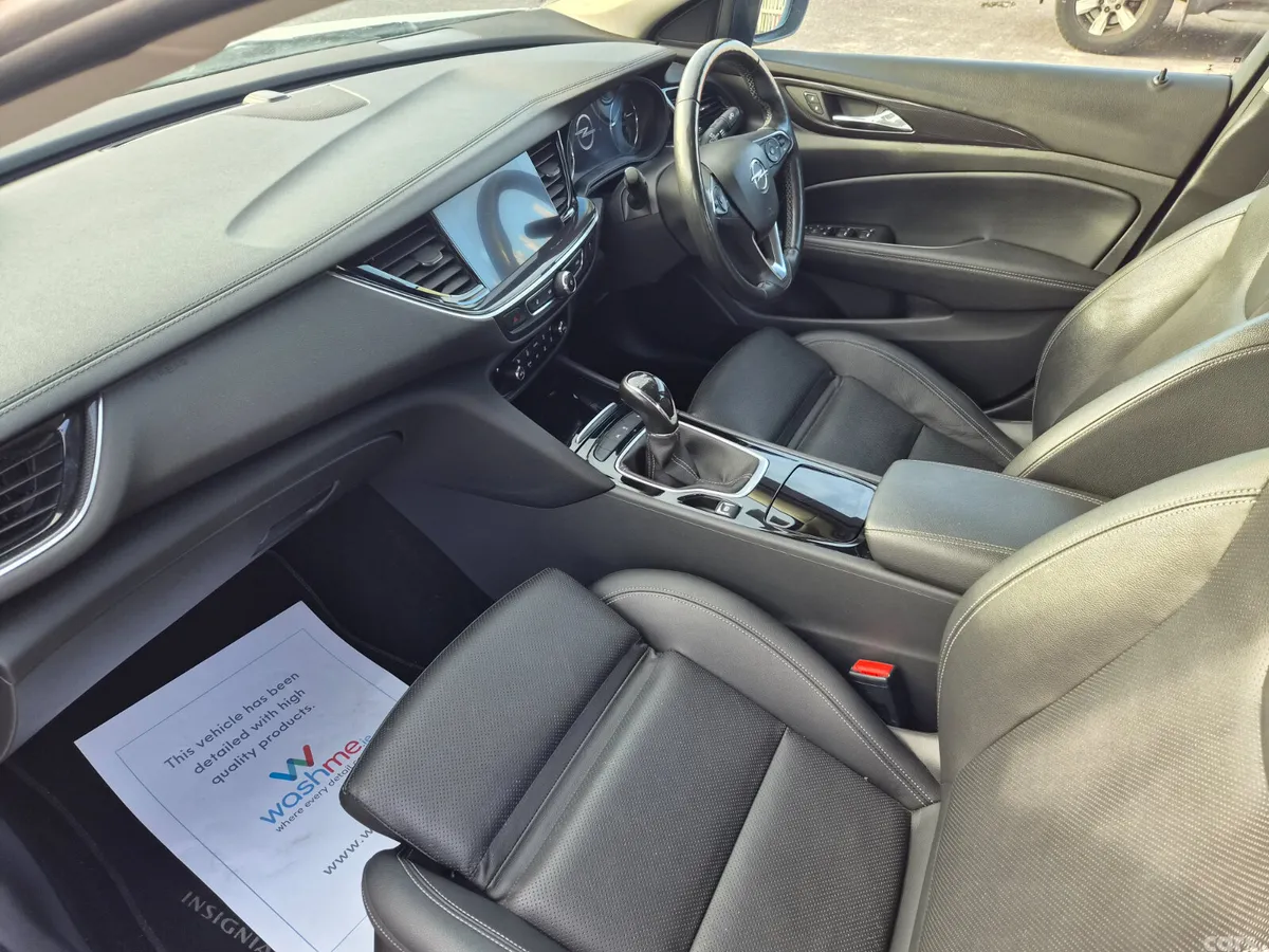 Opel Insignia Hatchback, Diesel, 2022, White