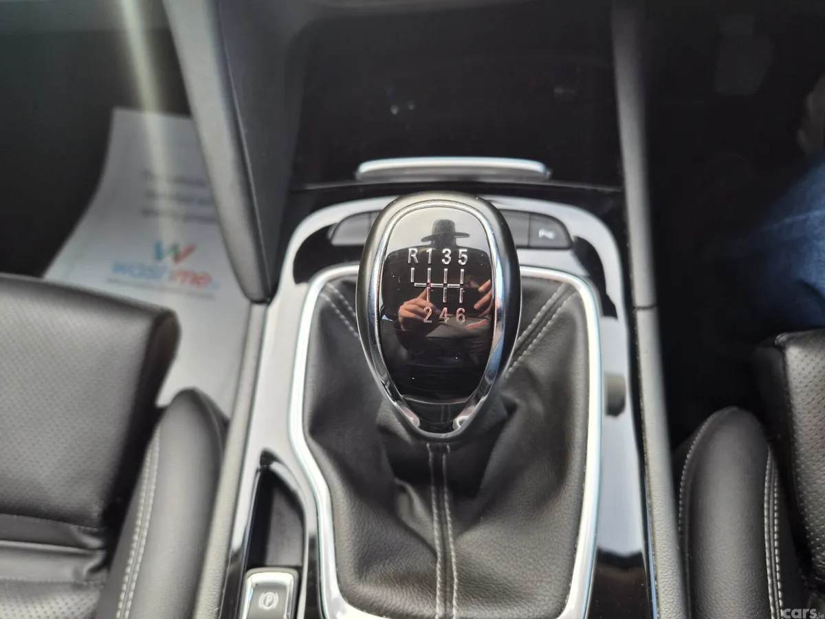 Opel Insignia Hatchback, Diesel, 2022, White