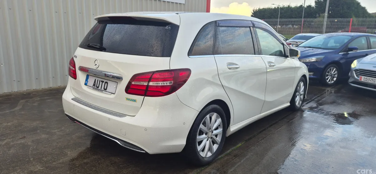 Mercedes-Benz B-Class MPV, Petrol, 2015, White
