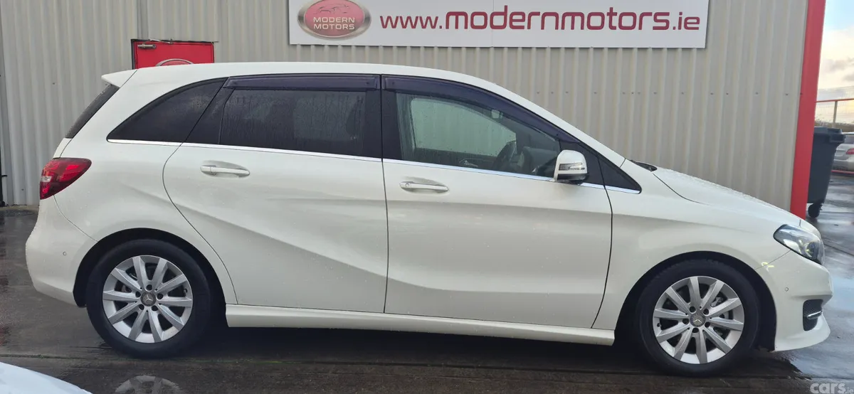Mercedes-Benz B-Class MPV, Petrol, 2015, White