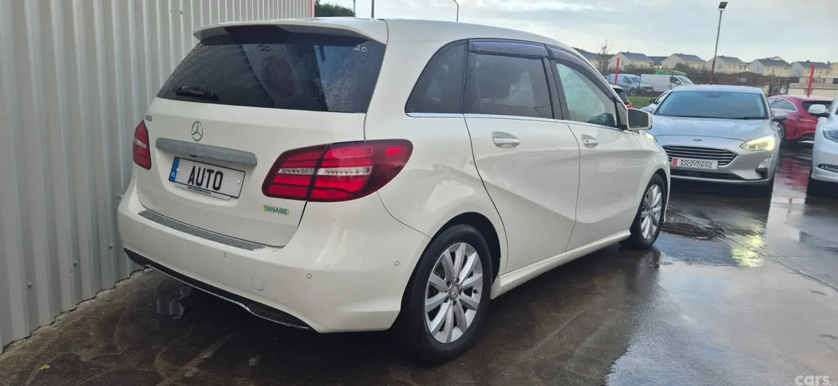 Mercedes-Benz B-Class MPV, Petrol, 2015, White