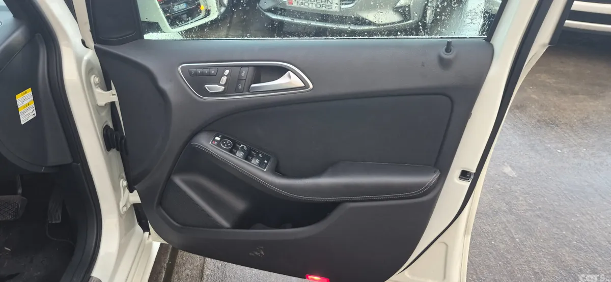 Mercedes-Benz B-Class MPV, Petrol, 2015, White