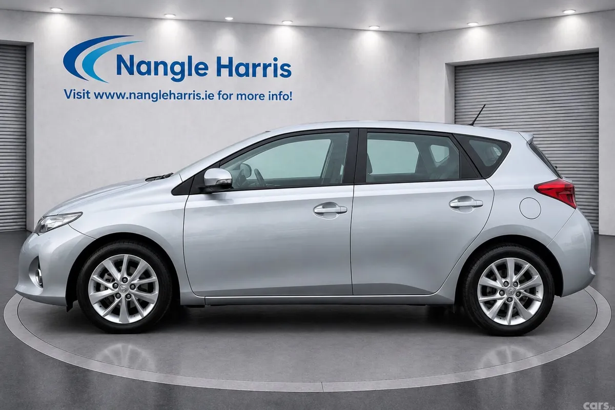 Toyota Auris Hatchback, Diesel, 2014, Silver
