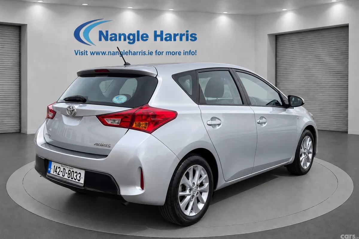 Toyota Auris Hatchback, Diesel, 2014, Silver