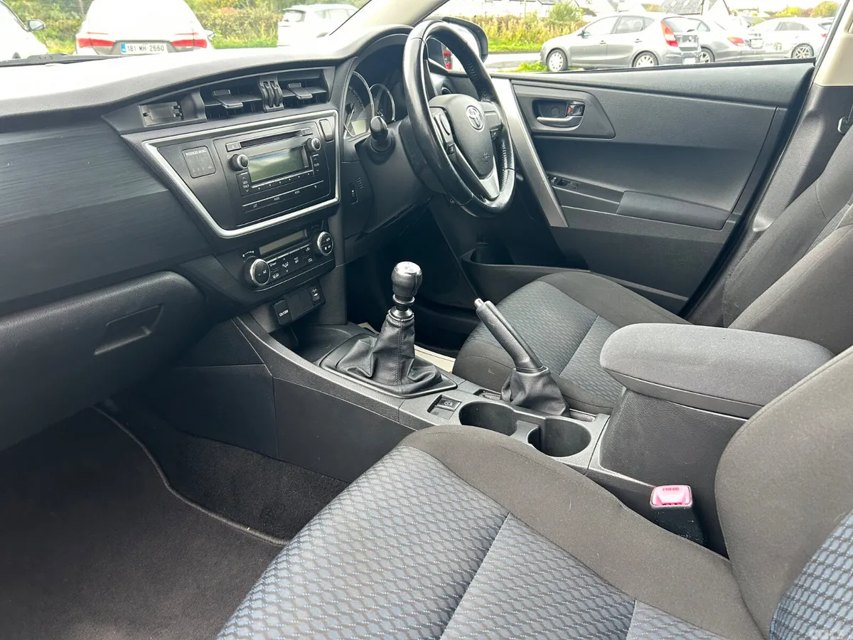 Toyota Auris Hatchback, Diesel, 2014, Silver