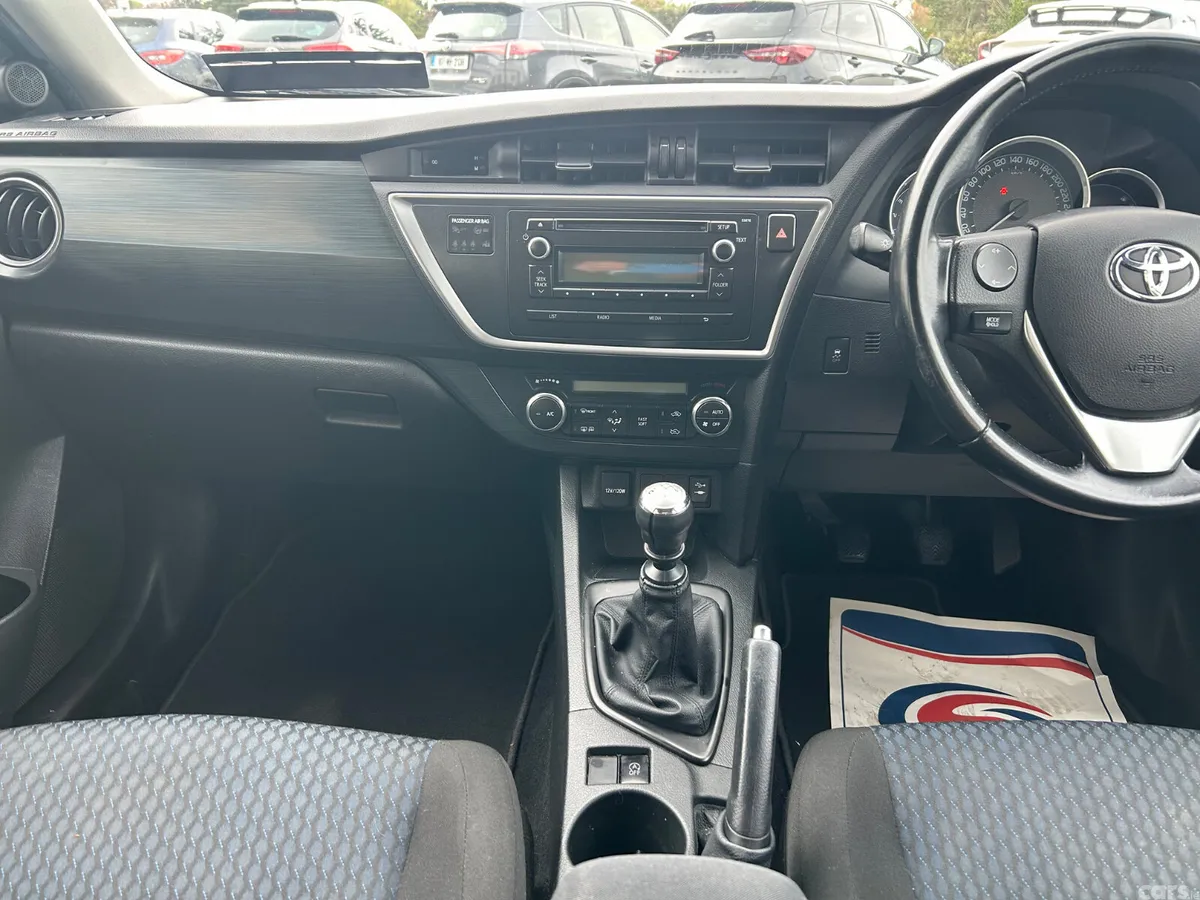 Toyota Auris Hatchback, Diesel, 2014, Silver