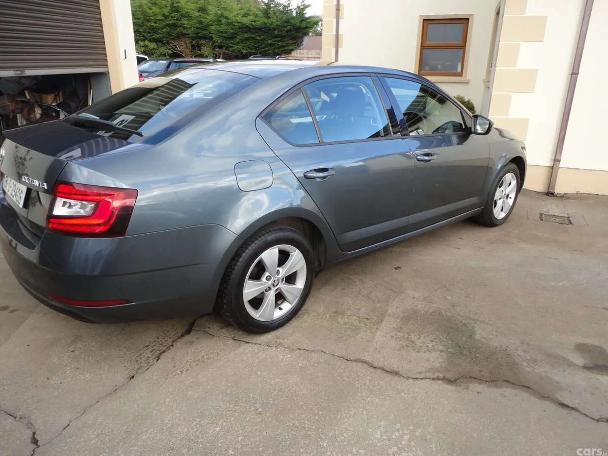 Skoda Octavia Saloon, Diesel, 2019, Grey