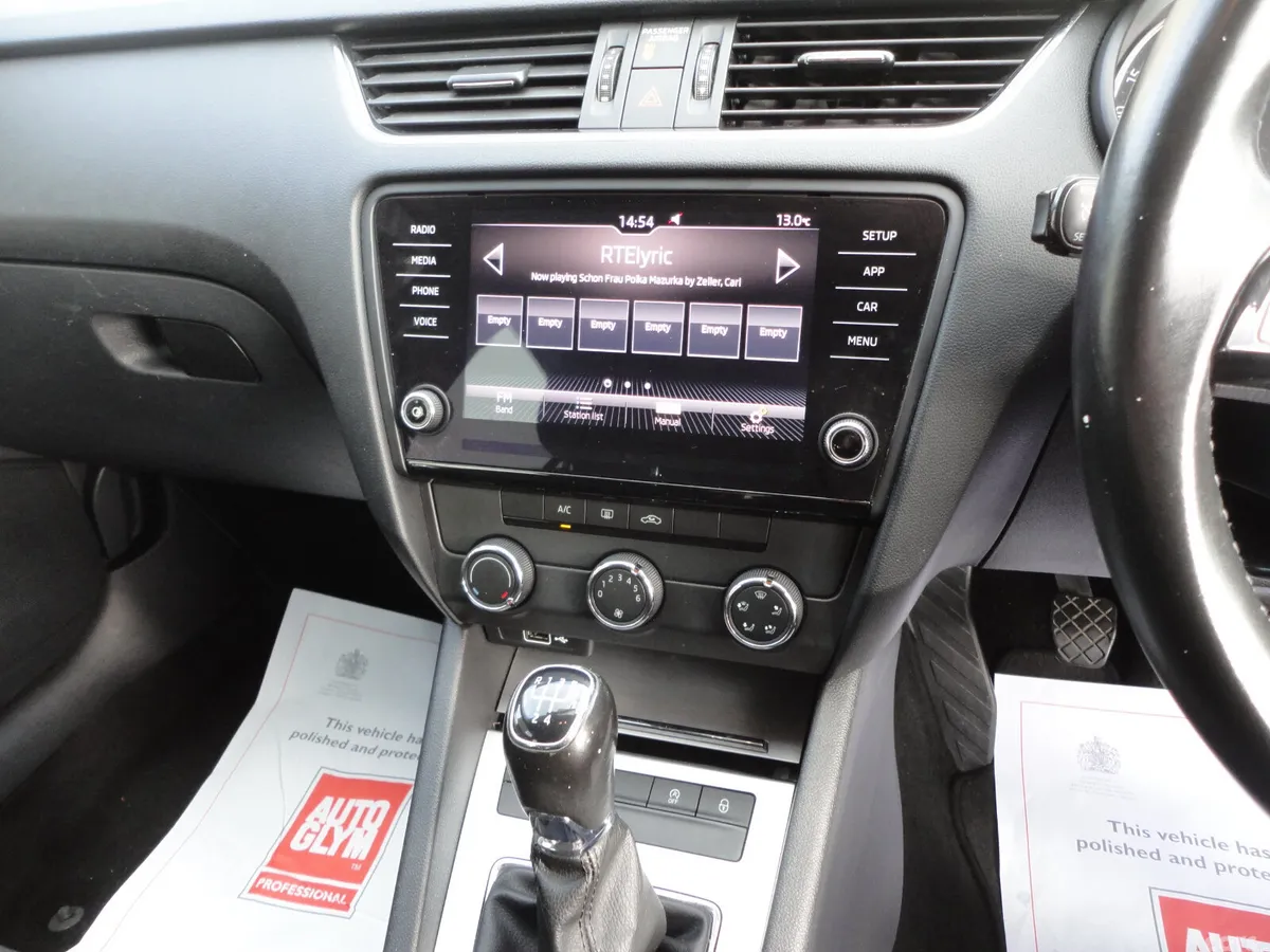 Skoda Octavia Saloon, Diesel, 2019, Grey