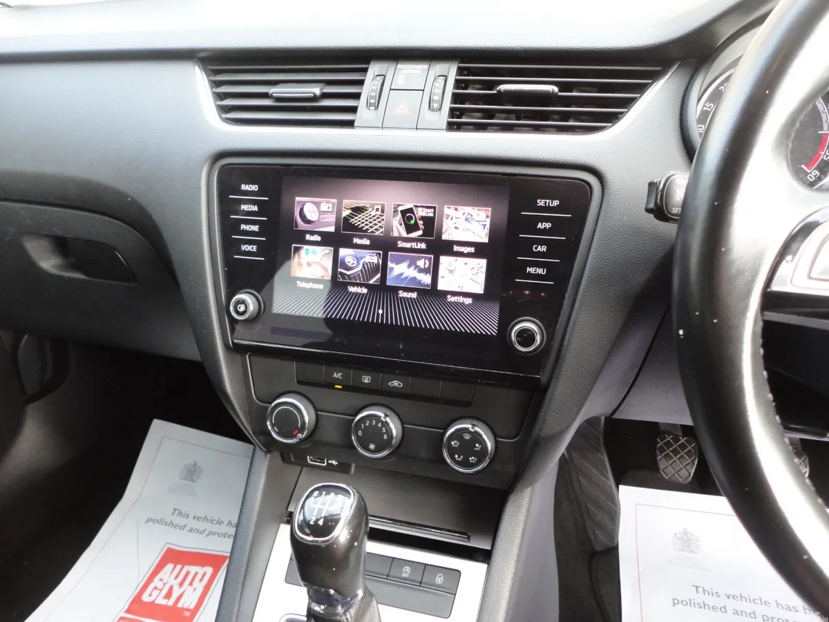 Skoda Octavia Saloon, Diesel, 2019, Grey