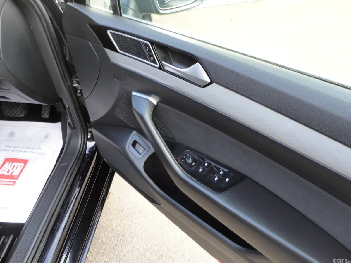 Volkswagen Passat Saloon, Diesel, 2020, Black
