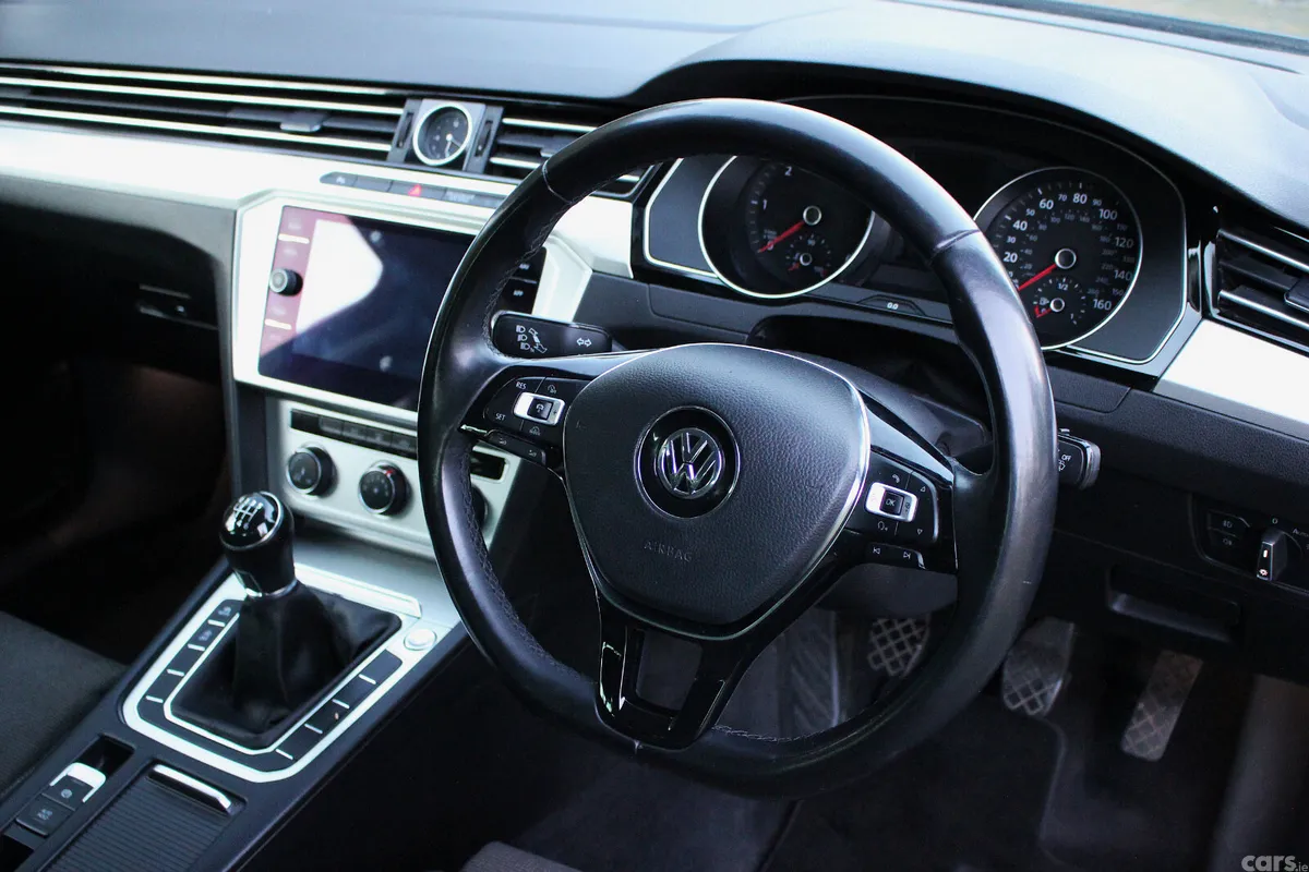 Volkswagen Passat Saloon, Diesel, 2017, Blue