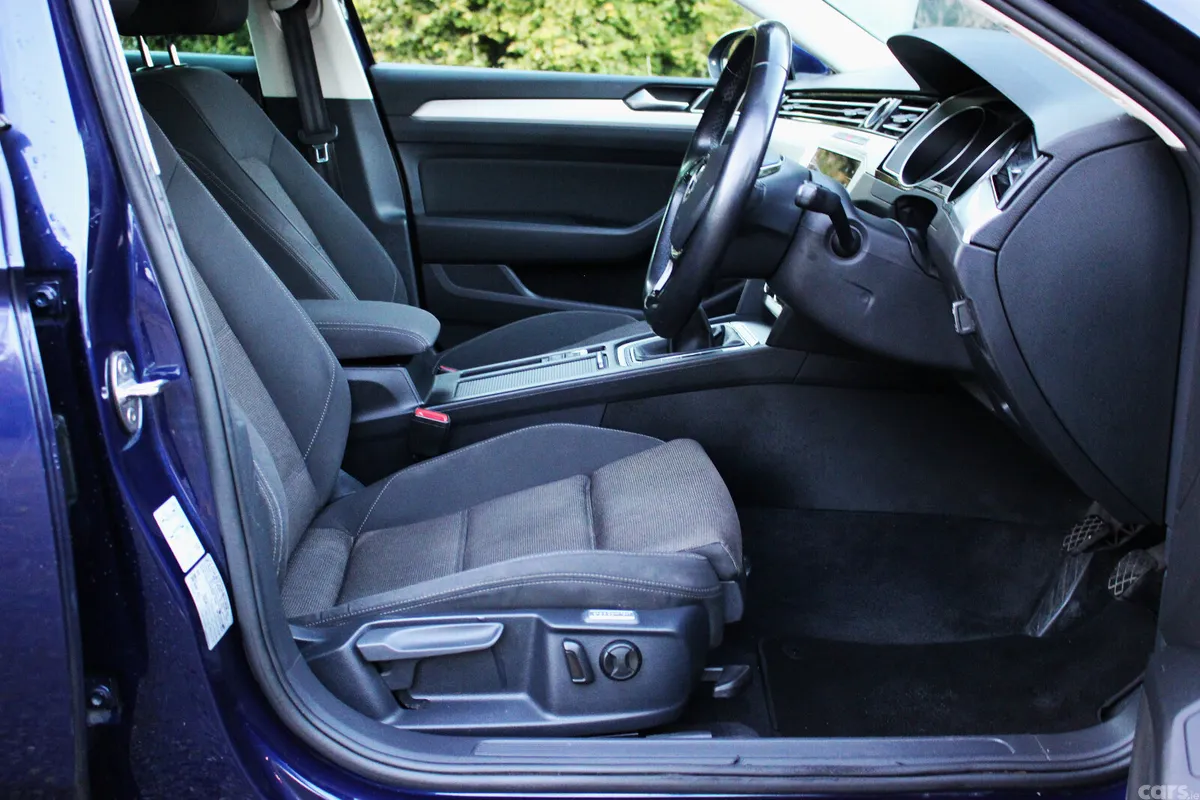Volkswagen Passat Saloon, Diesel, 2017, Blue