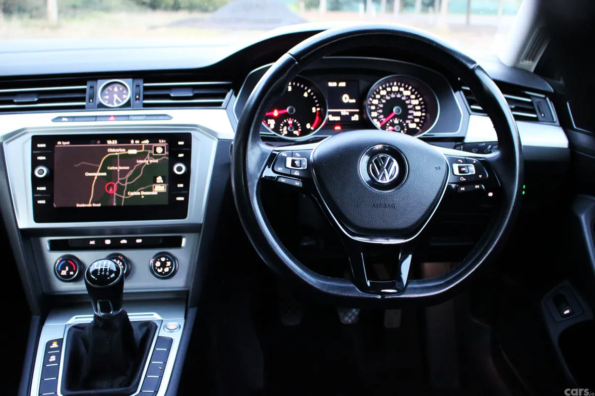 Volkswagen Passat Saloon, Diesel, 2017, Blue