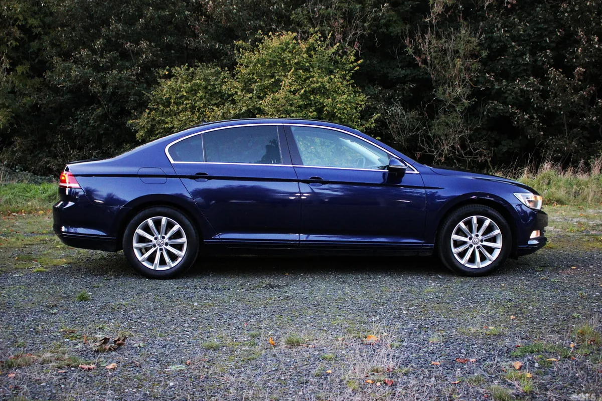 Volkswagen Passat Saloon, Diesel, 2017, Blue