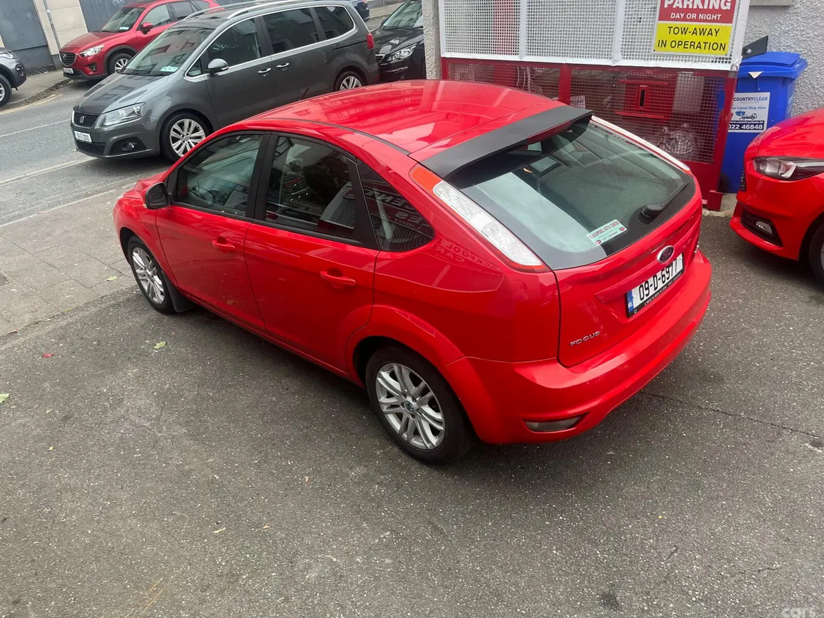 Ford Focus Hatchback, Petrol, 2009, Red
