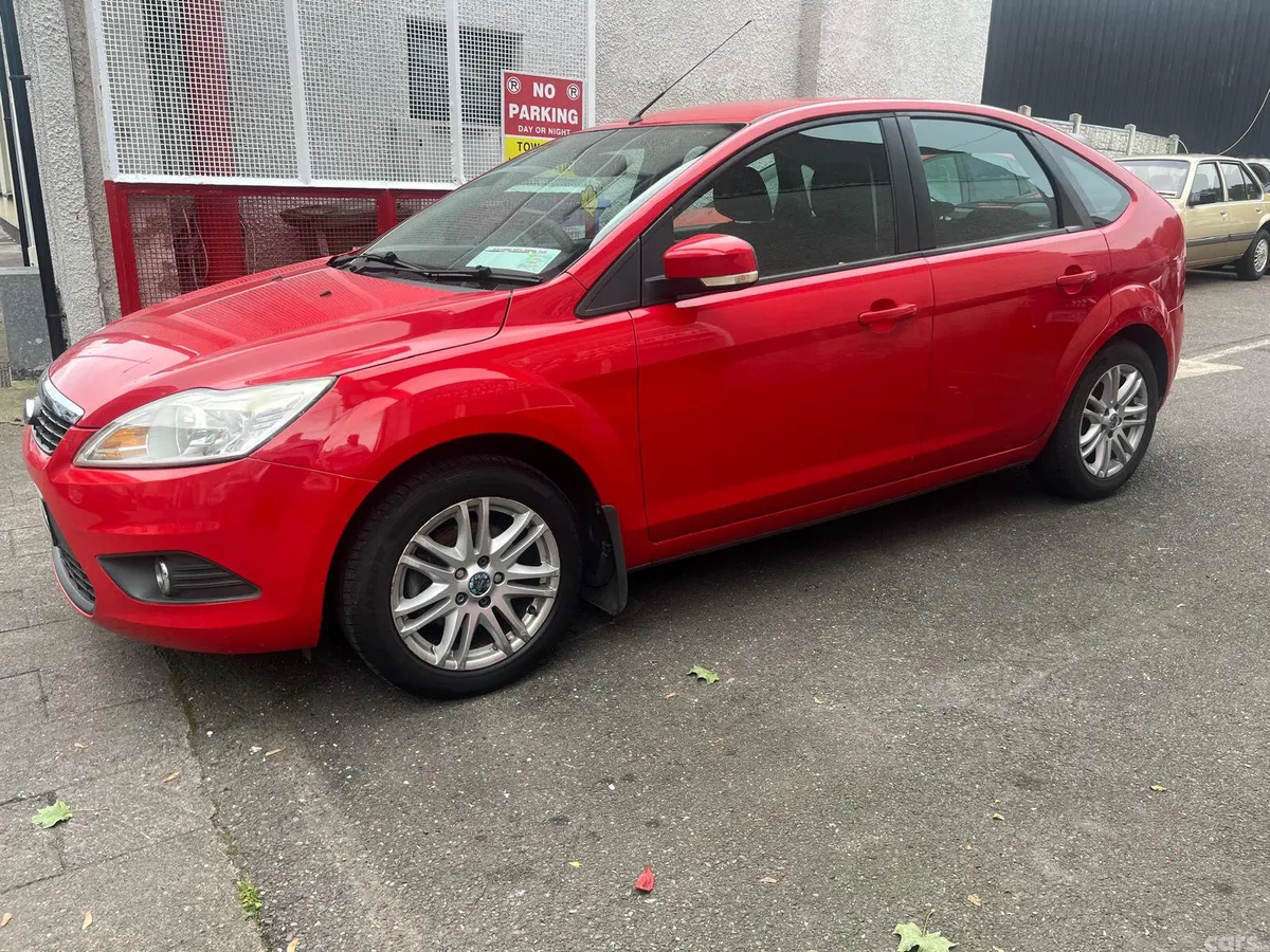 Ford Focus Hatchback, Petrol, 2009, Red