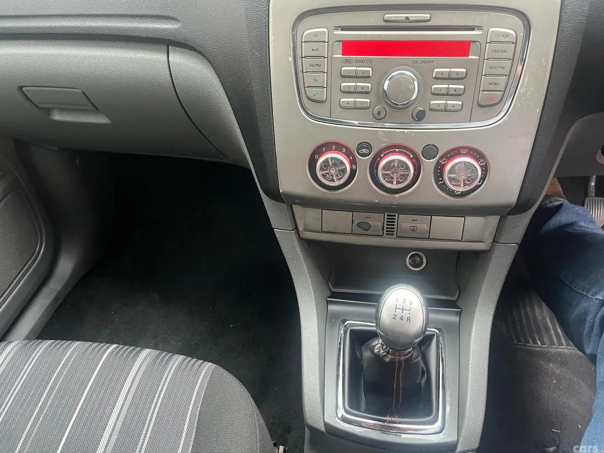 Ford Focus Hatchback, Petrol, 2009, Red