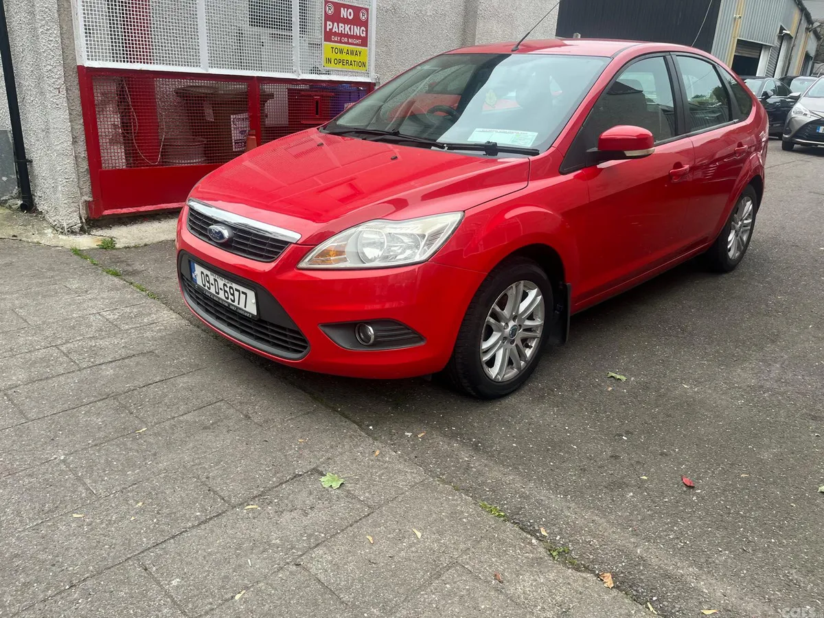 Ford Focus Hatchback, Petrol, 2009, Red