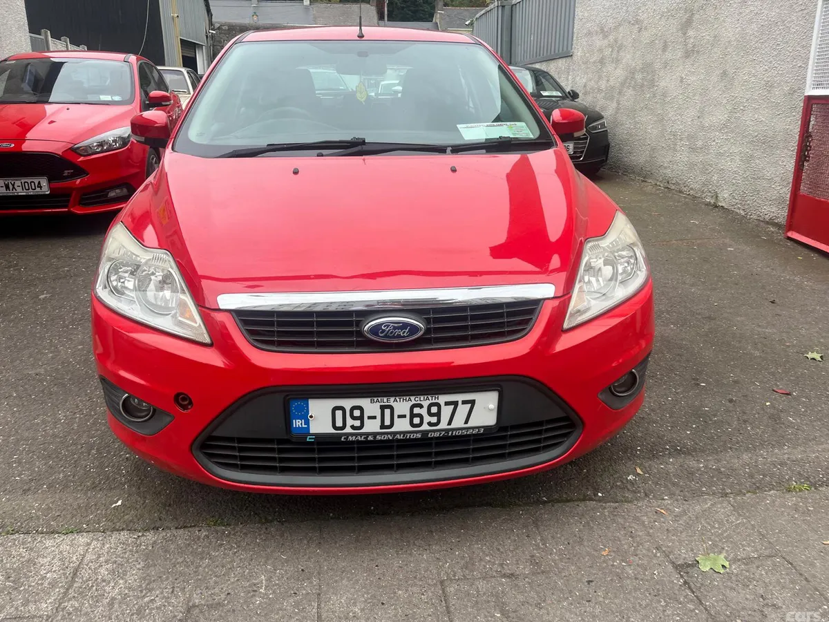 Ford Focus Hatchback, Petrol, 2009, Red