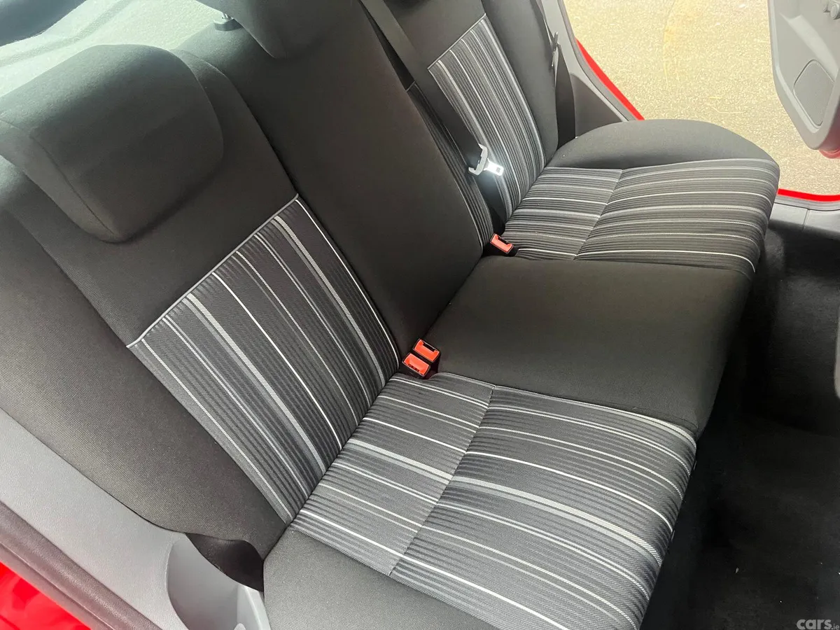 Ford Focus Hatchback, Petrol, 2009, Red