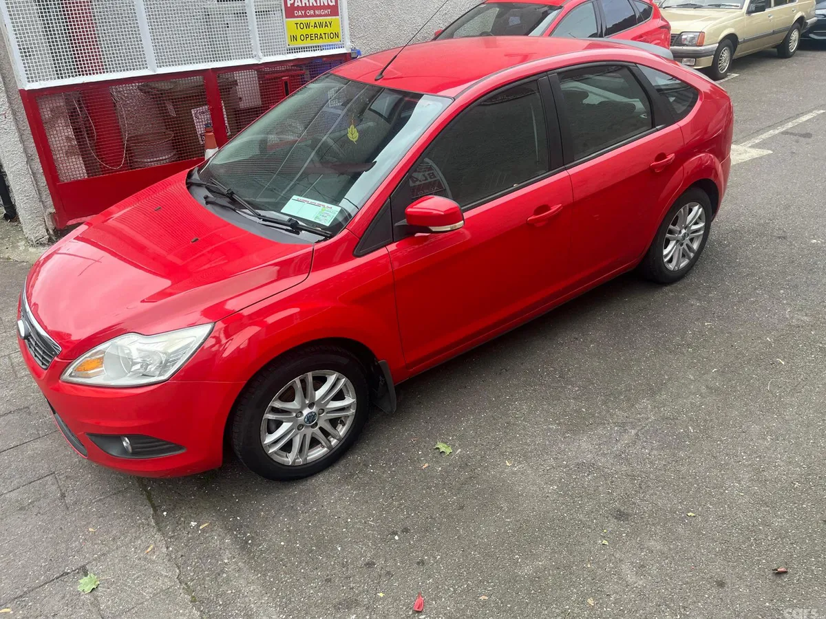 Ford Focus Hatchback, Petrol, 2009, Red